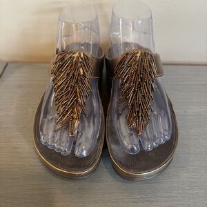 FitFlop Cha Cha Bronze Gold Thongs Sandals Wedge Slip On Toe Post Size 5